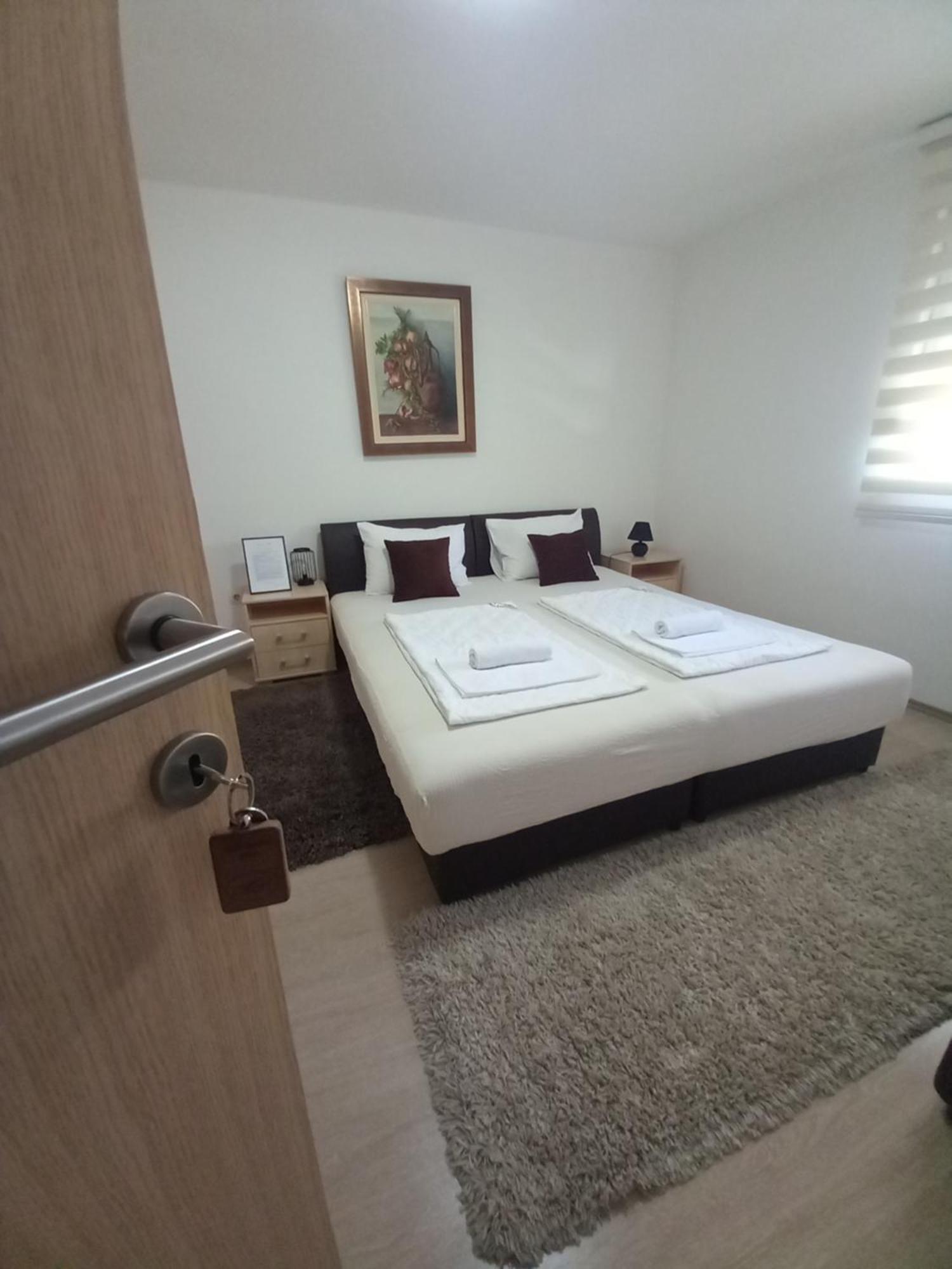 Apartments Platz Мостар Екстер'єр фото